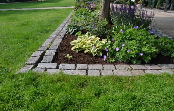 Flower Bed Mulching in State College